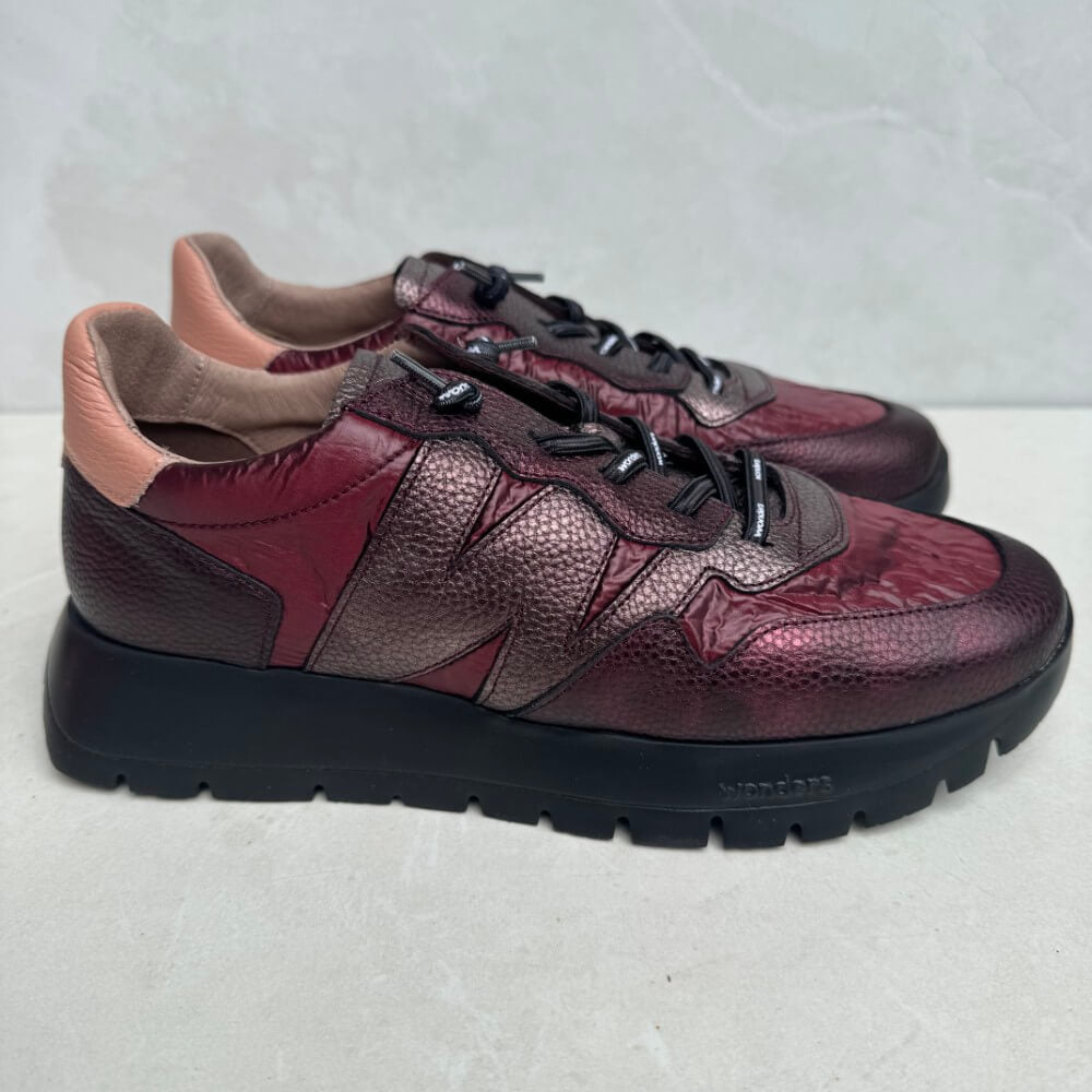 Pair of maroon sneakers with black soles Wonders ODISEI 91 Trainers  A-2491-BORDEAUX
