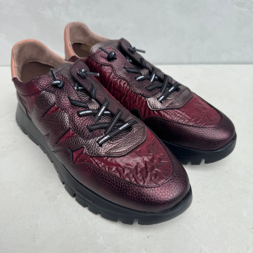Pair of maroon sneakers with black soles Wonders ODISEI 91 Trainers  A-2491-BORDEAUX