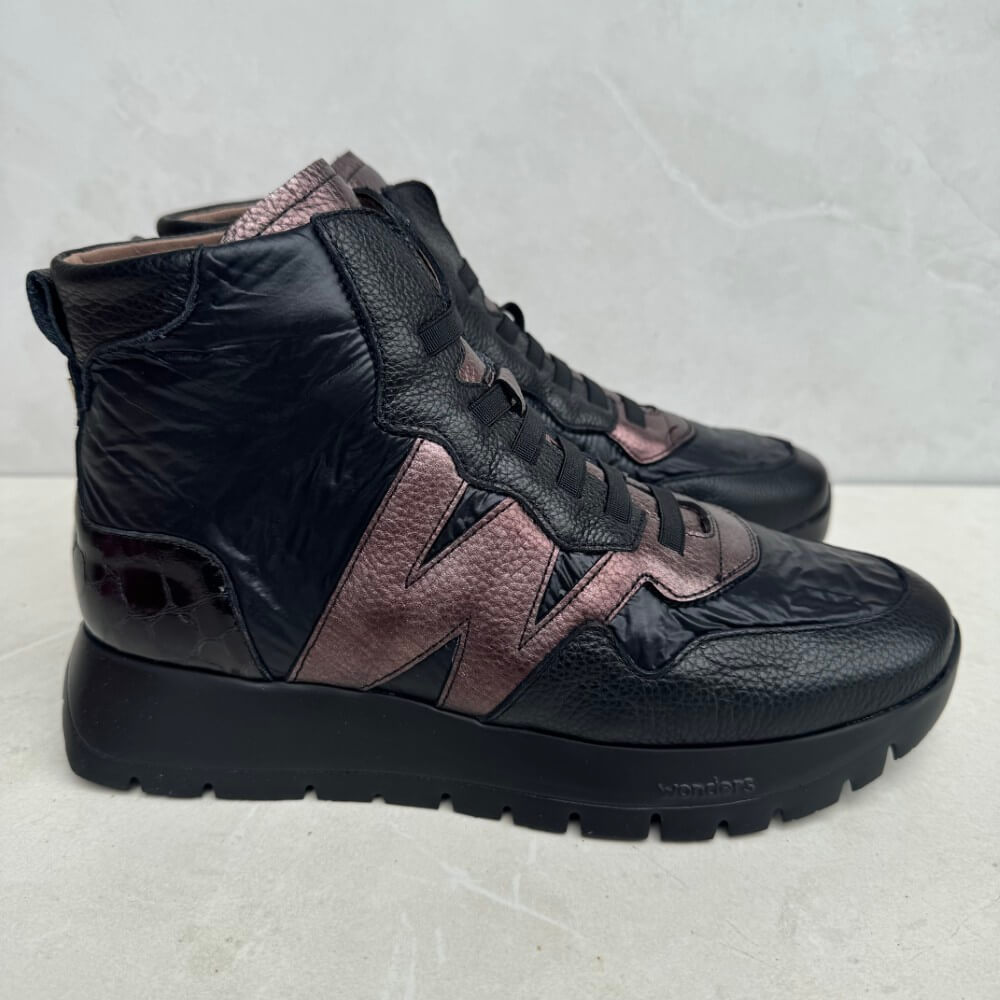 Black high-top sneakers with brown accents Wonders ODISEI 93 HI TOP A-2493-BLACK