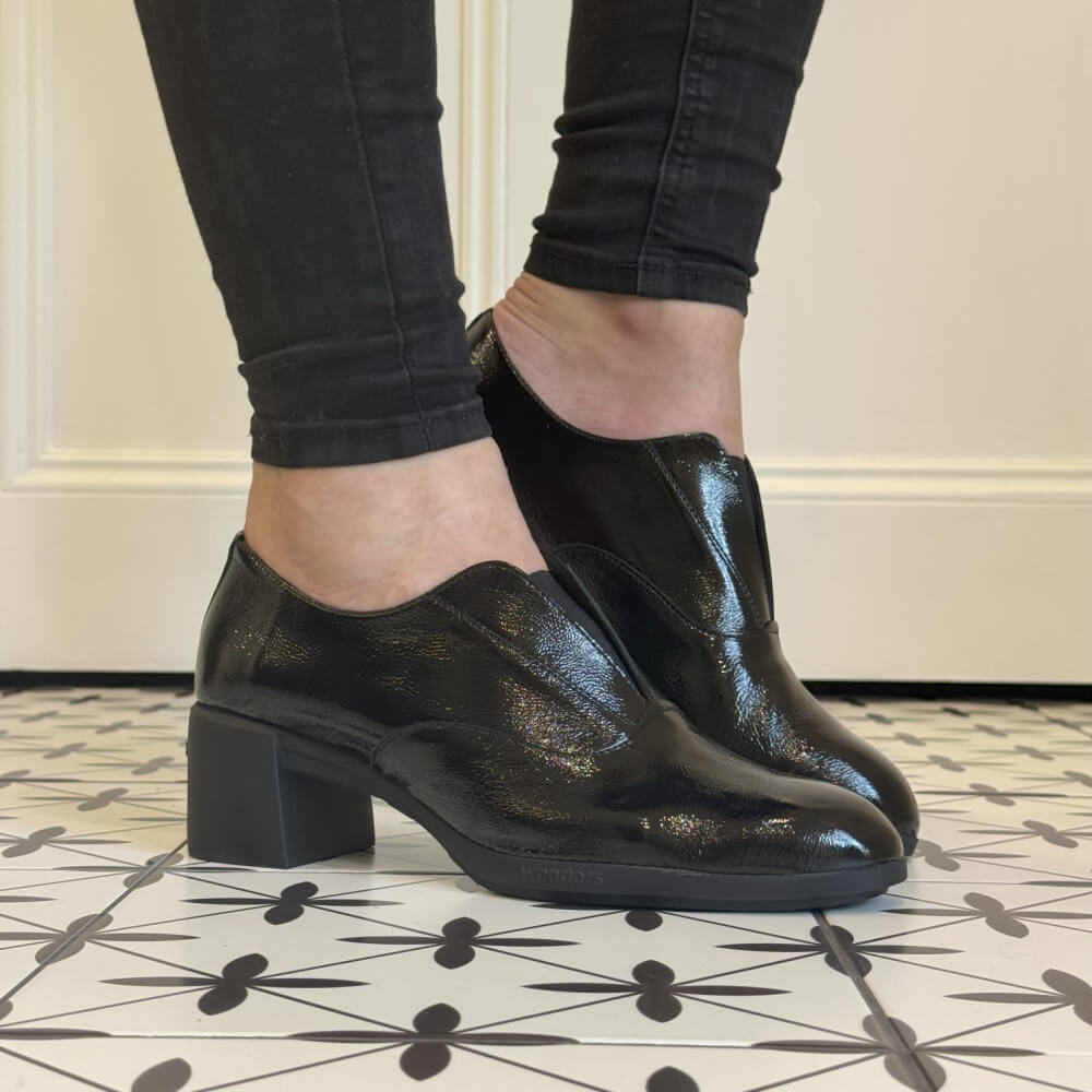 Black leather Block heel shoes with a brown interior  Wonders REGHOST 04 H-6704 -BLACK