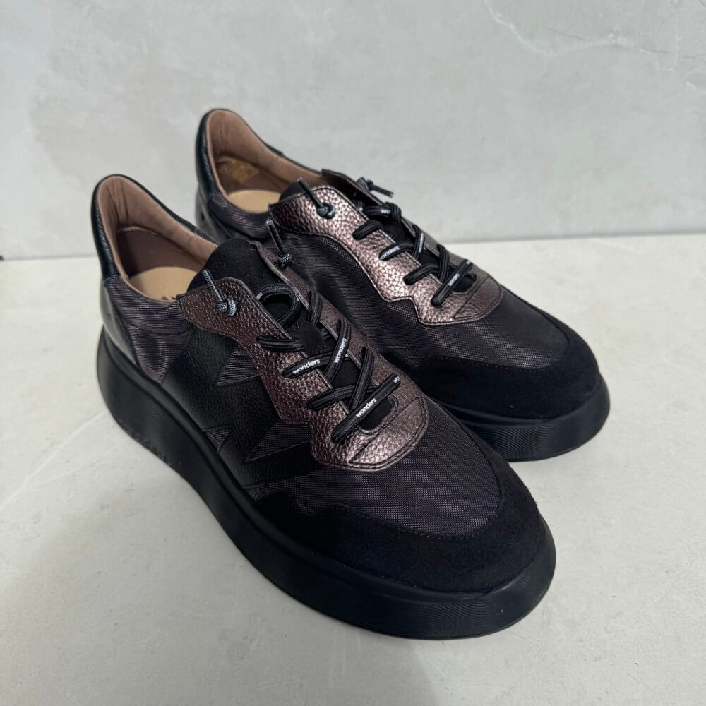 Black sneakers with a thick sole Wonders Roma 31 Trainer A-3631-BLACK