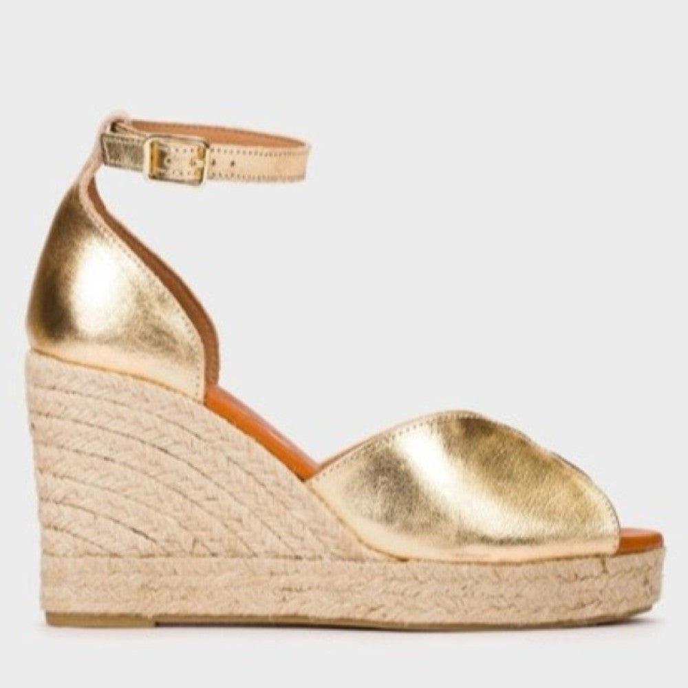 Wonders Gold wedge sandal with espadrille sole on a light gray background