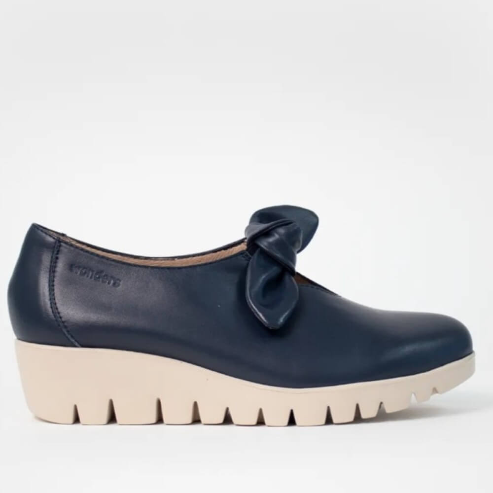 Wonders C-33159 Navy blue shoe with a bow on a light gray background