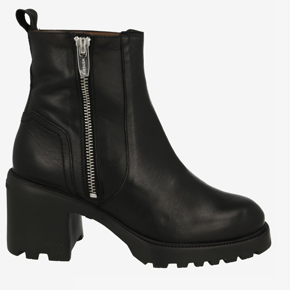 Black leather boot with a zipper on a white background Wonders Ilma 06 Leather Ankle Boot  G-7206-BLACK