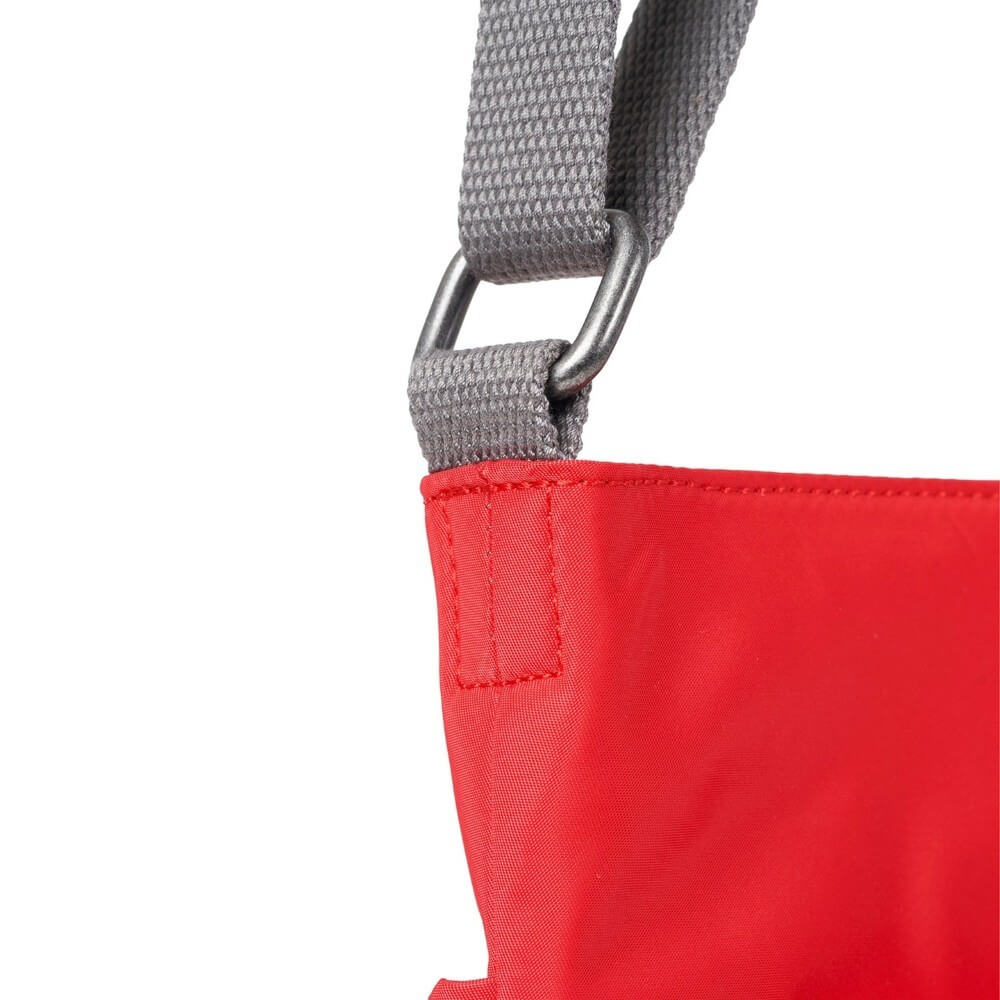 ROKA KENNINGTON SUSTAINABLE  CROSSBODY CHILI OIL RED